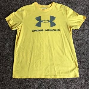 Men’s under armour shirt.